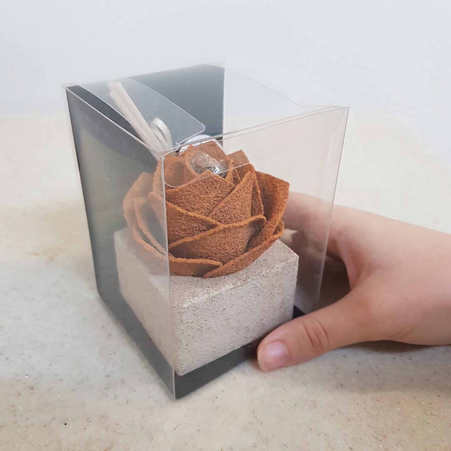 Linea Petali di Sughero: Diffusori Eleganti - Modello Rosa Moderna - Colore arancio - Fabris Solutions