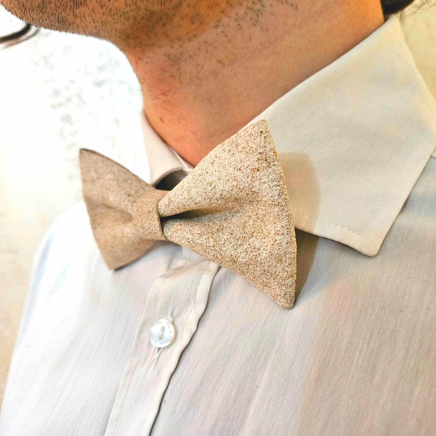 Set Papillon e Gemelli in Sughero Stone Elegance con Scatola di Latta – Elegante Accessorio Uomo - Fabris Solutions