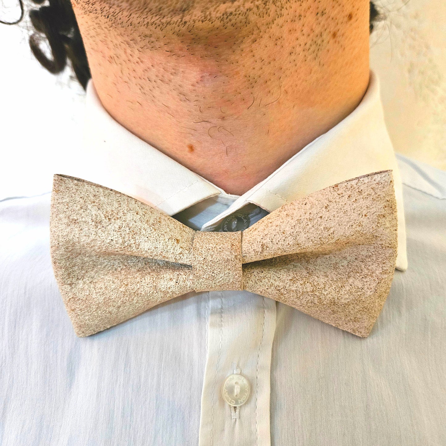 Set Papillon e Gemelli in Sughero Stone Elegance con Scatola di Latta – Elegante Accessorio Uomo - Fabris Solutions