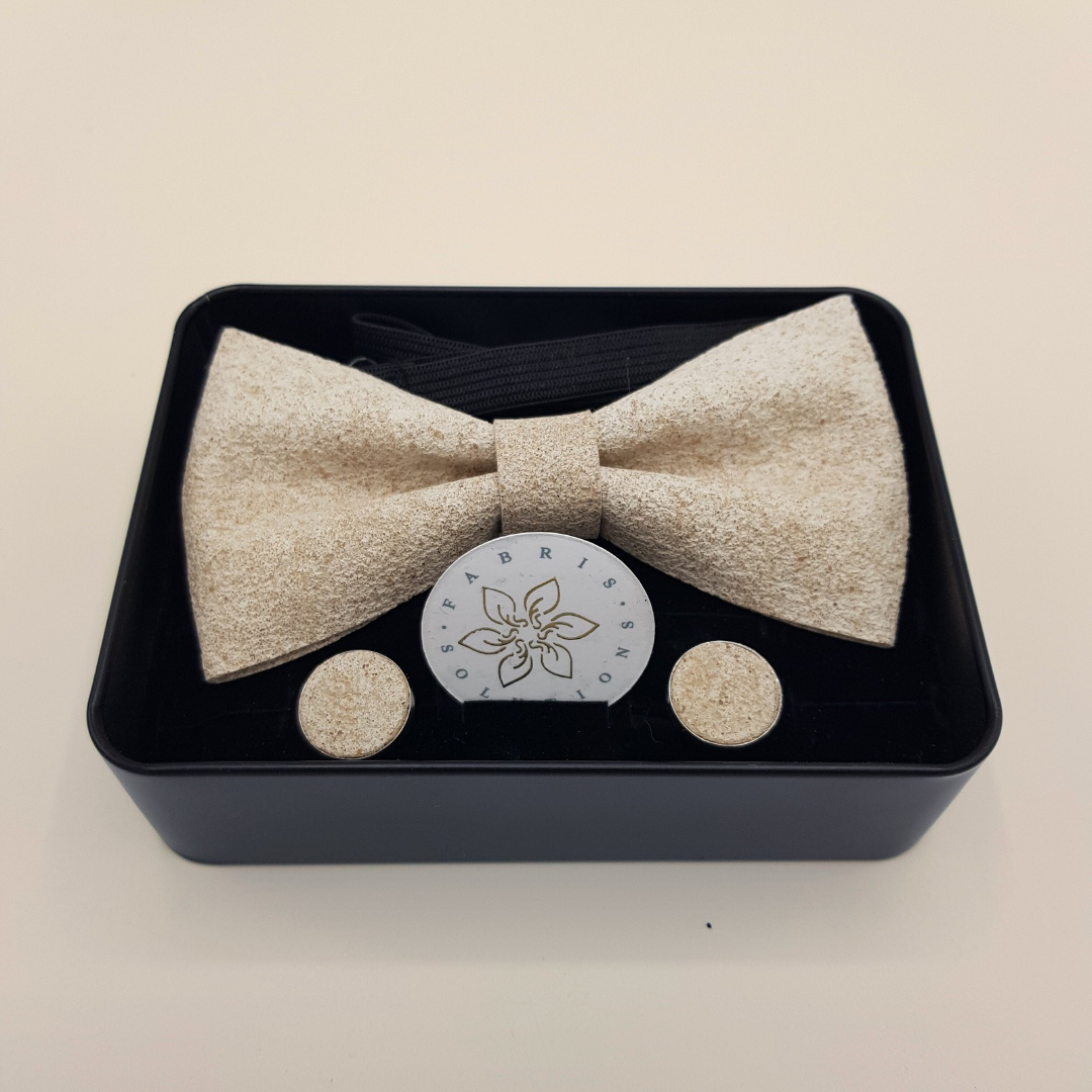 Set Papillon e Gemelli in Sughero Stone Elegance con Scatola di Latta – Elegante Accessorio Uomo - Fabris Solutions