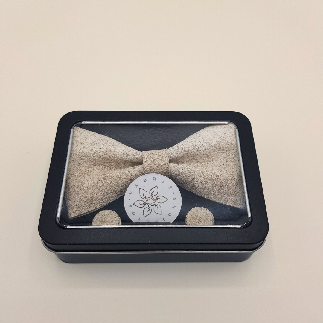Set Papillon e Gemelli in Sughero Stone Elegance con Scatola di Latta – Elegante Accessorio Uomo - Fabris Solutions