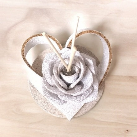 Linea Petali di Sughero: Diffusori Eleganti - Modello Rosa Prestigiosa - Fabris Solutions