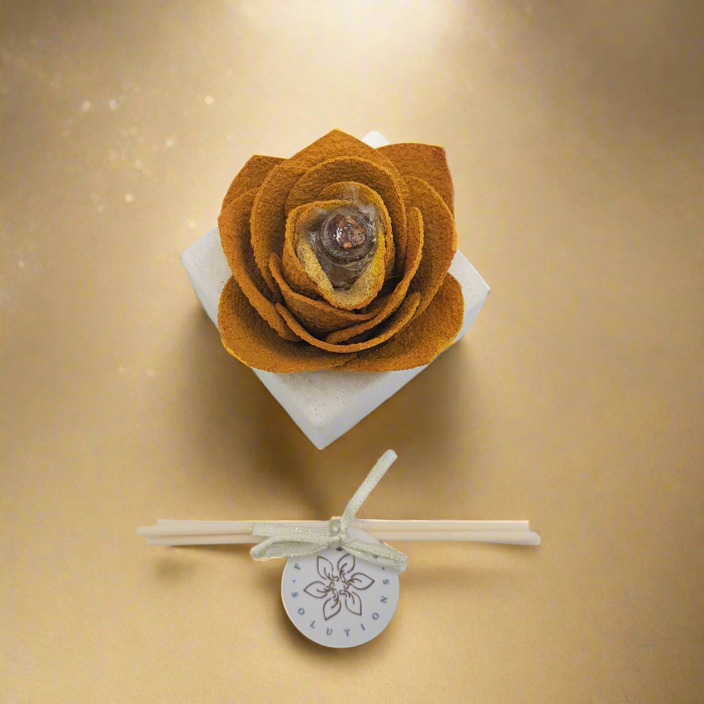 Linea "Petali di Sughero": Diffusori Eleganti - Modello Rosa Raffinata - Colore arancio - Fabris Solutions