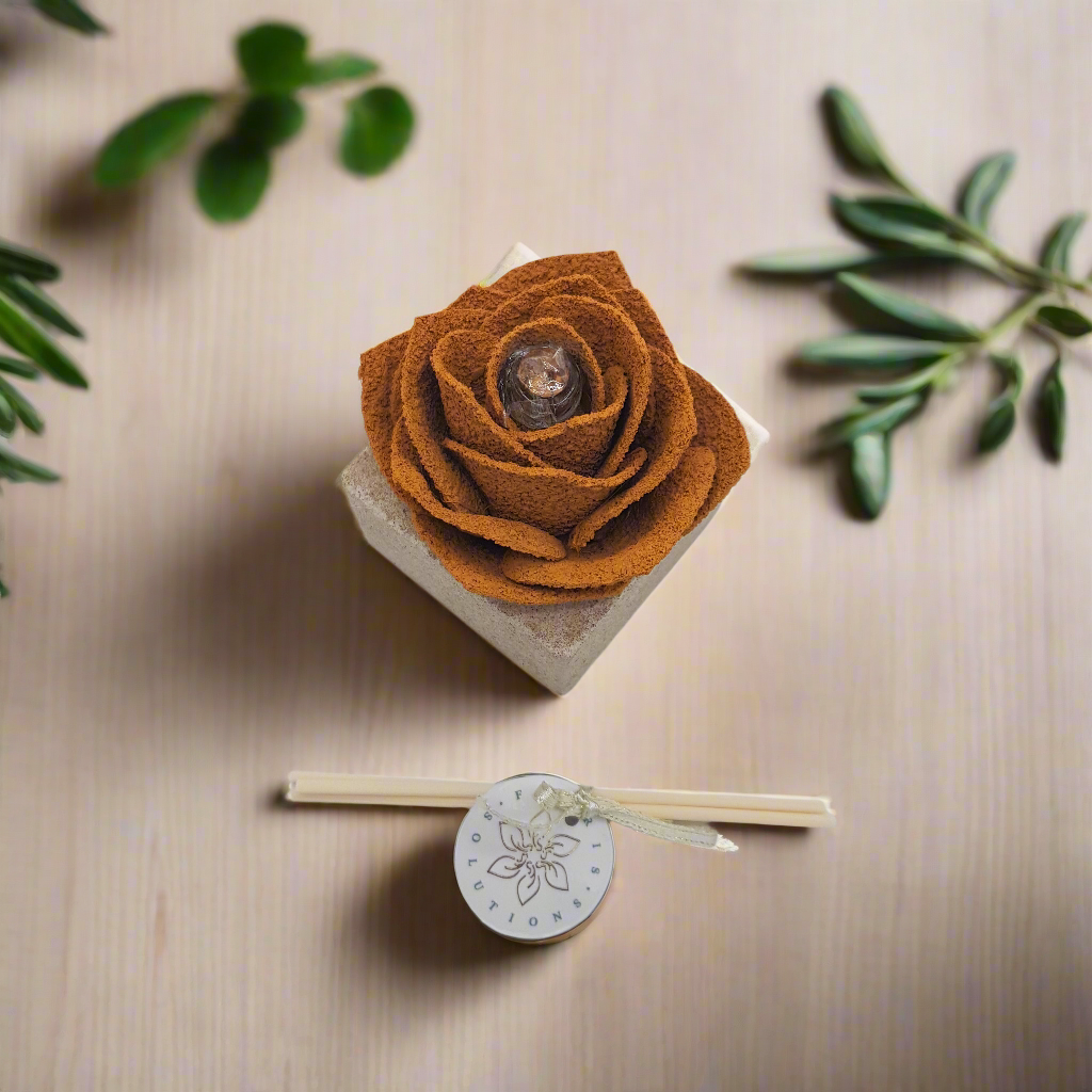 Linea Petali di Sughero: Diffusori Eleganti - Modello Rosa Moderna - Colore arancio - Fabris Solutions