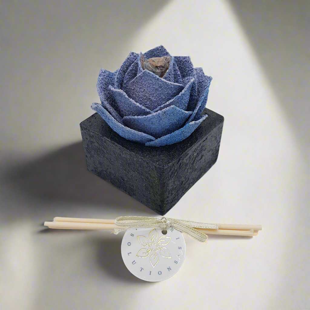 Linea "Petali di Sughero": Diffusori Eleganti - Modello Rosa Ricercata - Colore azzurro - Fabris Solutions