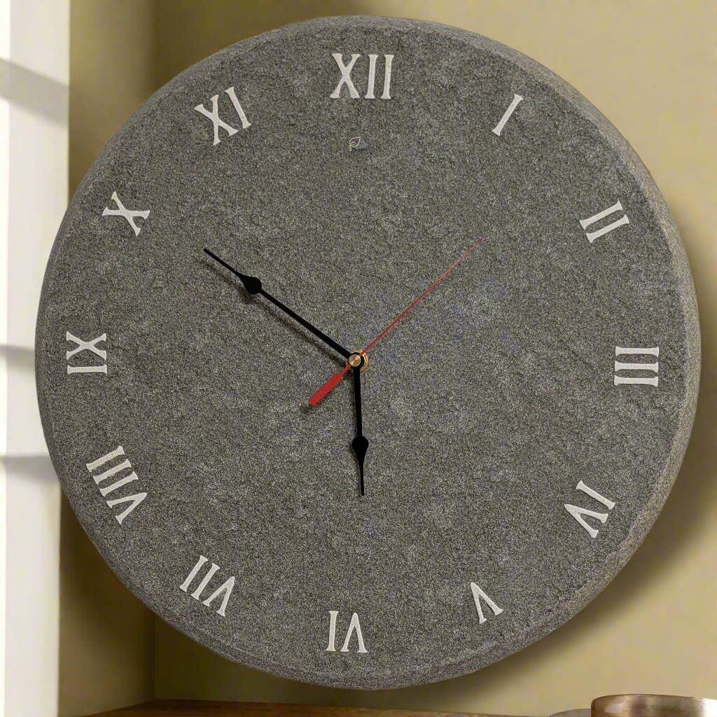 Orologio da parete "Sasso Grigio" - Numeri Romani - Un pezzo unico per il tuo arredamento