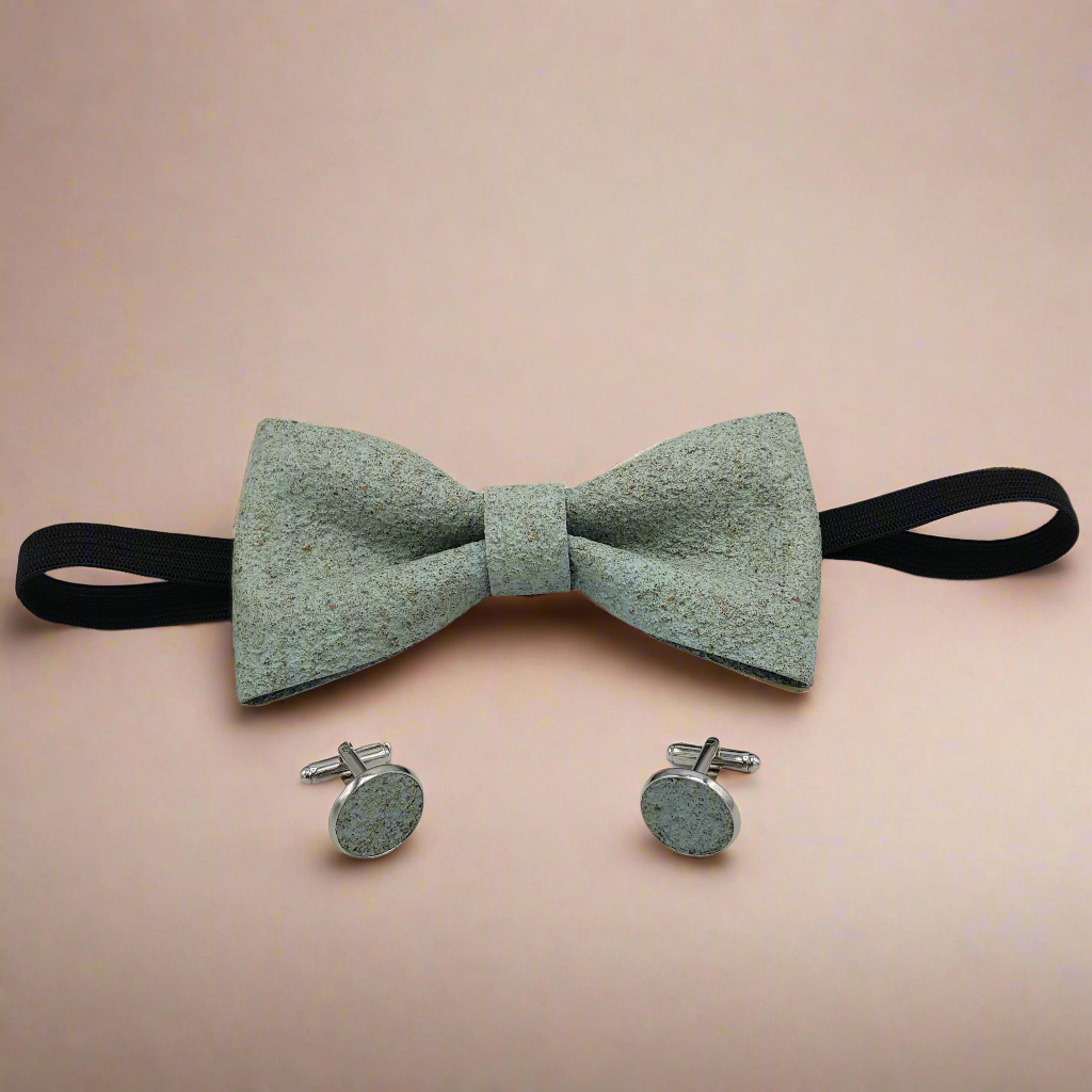 Set Papillon e Gemelli in Sughero Sage Whisper con Scatola di Latta – Elegante Accessorio Uomo - Fabris Solutions