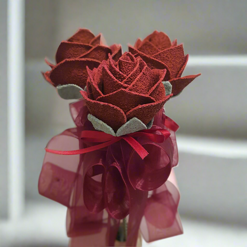 Rosa di Sughero con Stelo – Modello Rosa Divina Amaranto, Linea Petali di Sughero - Fabris Solutions