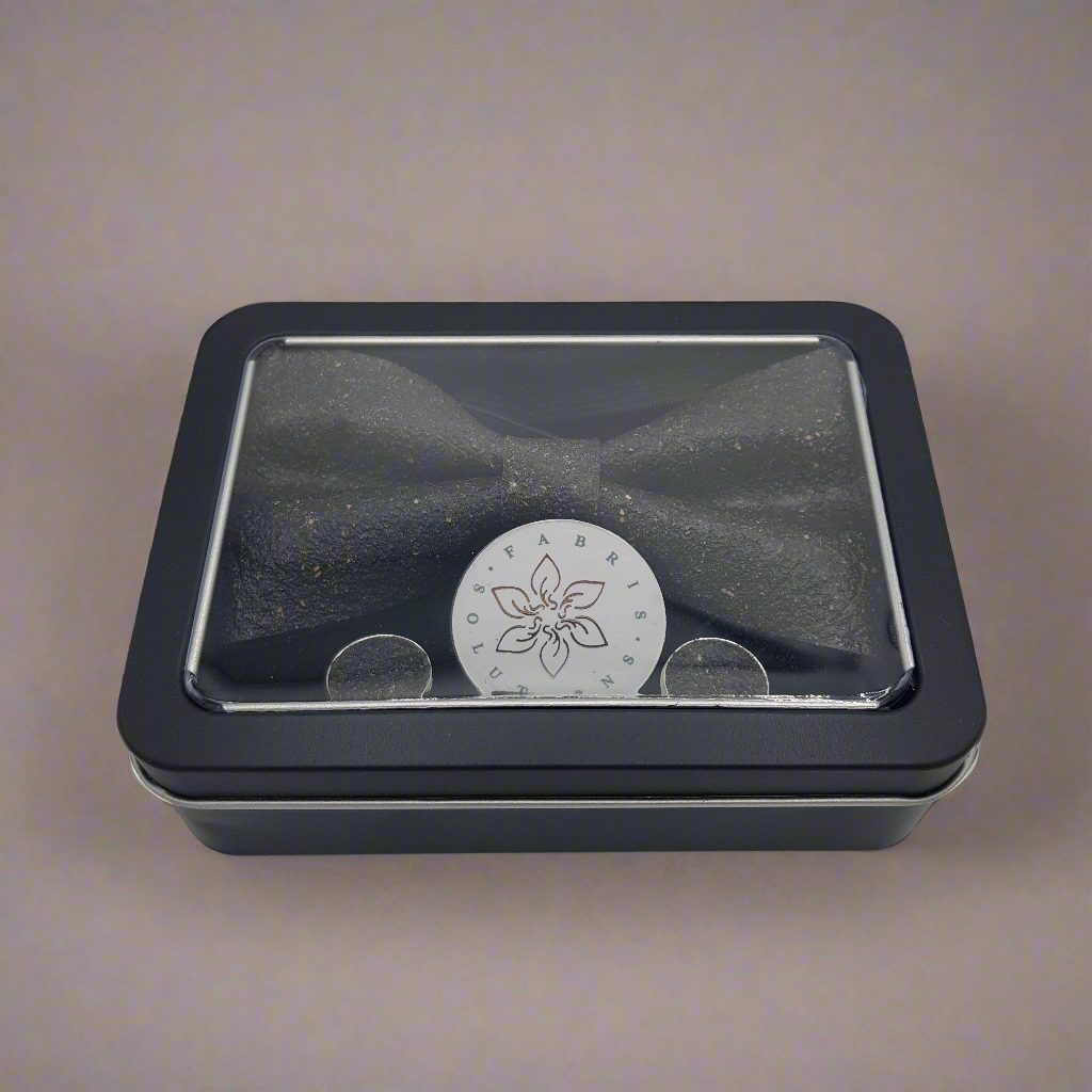 Set Papillon e Gemelli in Sughero Slate Charm con Scatola di Latta – Elegante Accessorio Uomo - Fabris Solutions