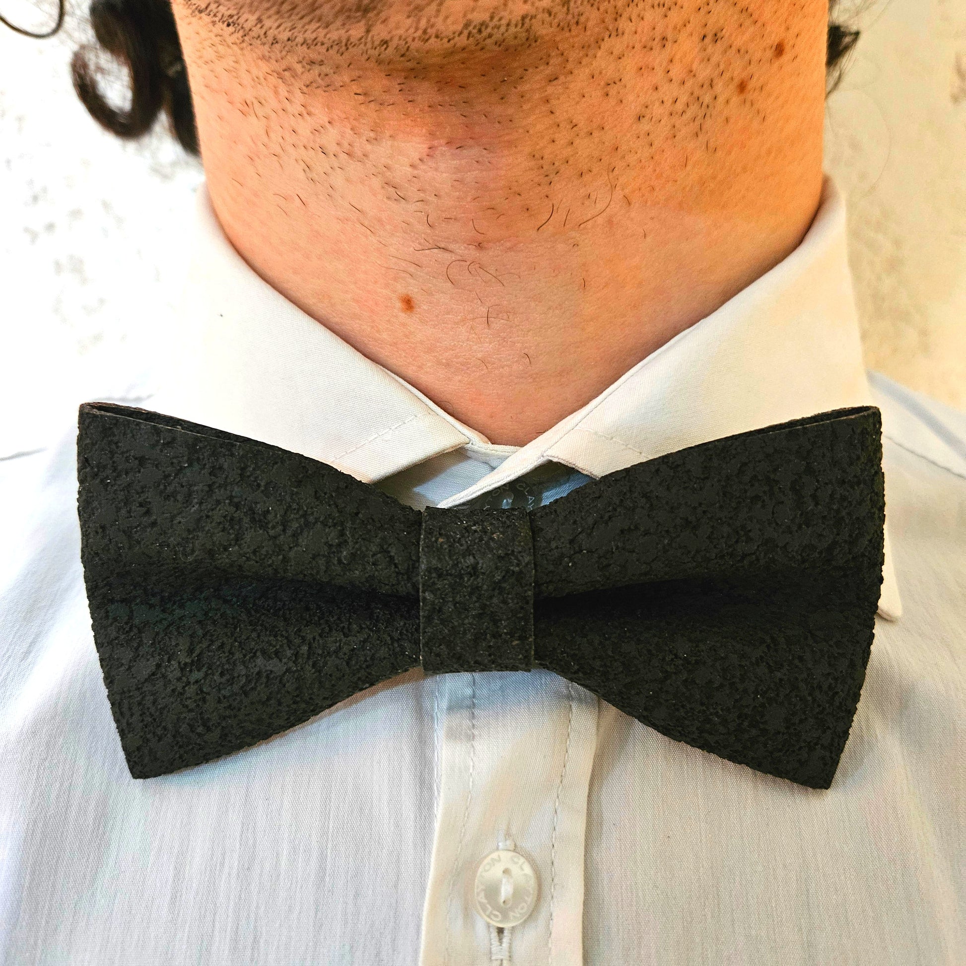 Set Papillon e Gemelli in Sughero Black Velvet con Scatola di Latta – Elegante Accessorio Uomo - Fabris Solutions 