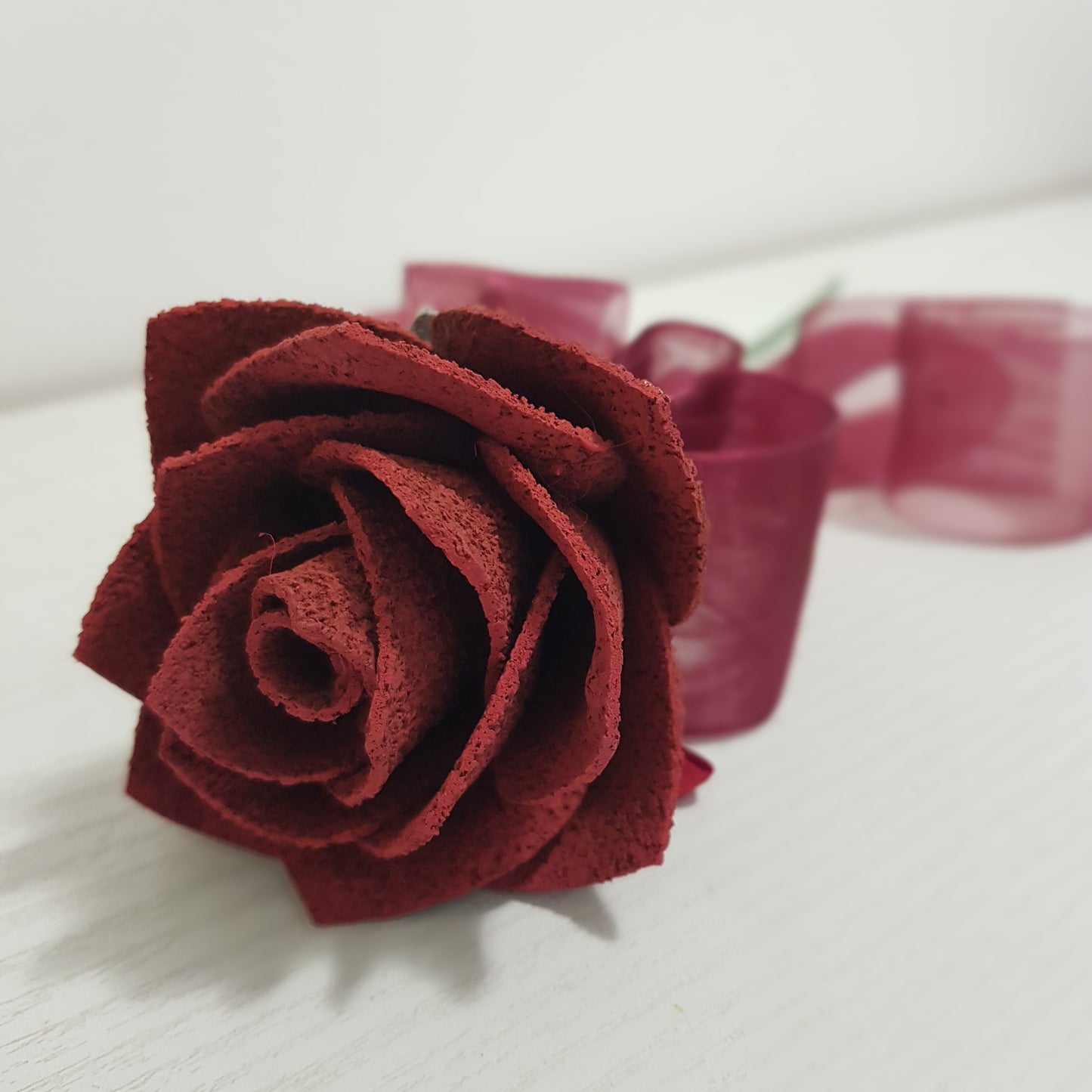 Rosa di Sughero con Stelo – Modello Rosa Divina Amaranto, Linea Petali di Sughero - Fabris Solutions 