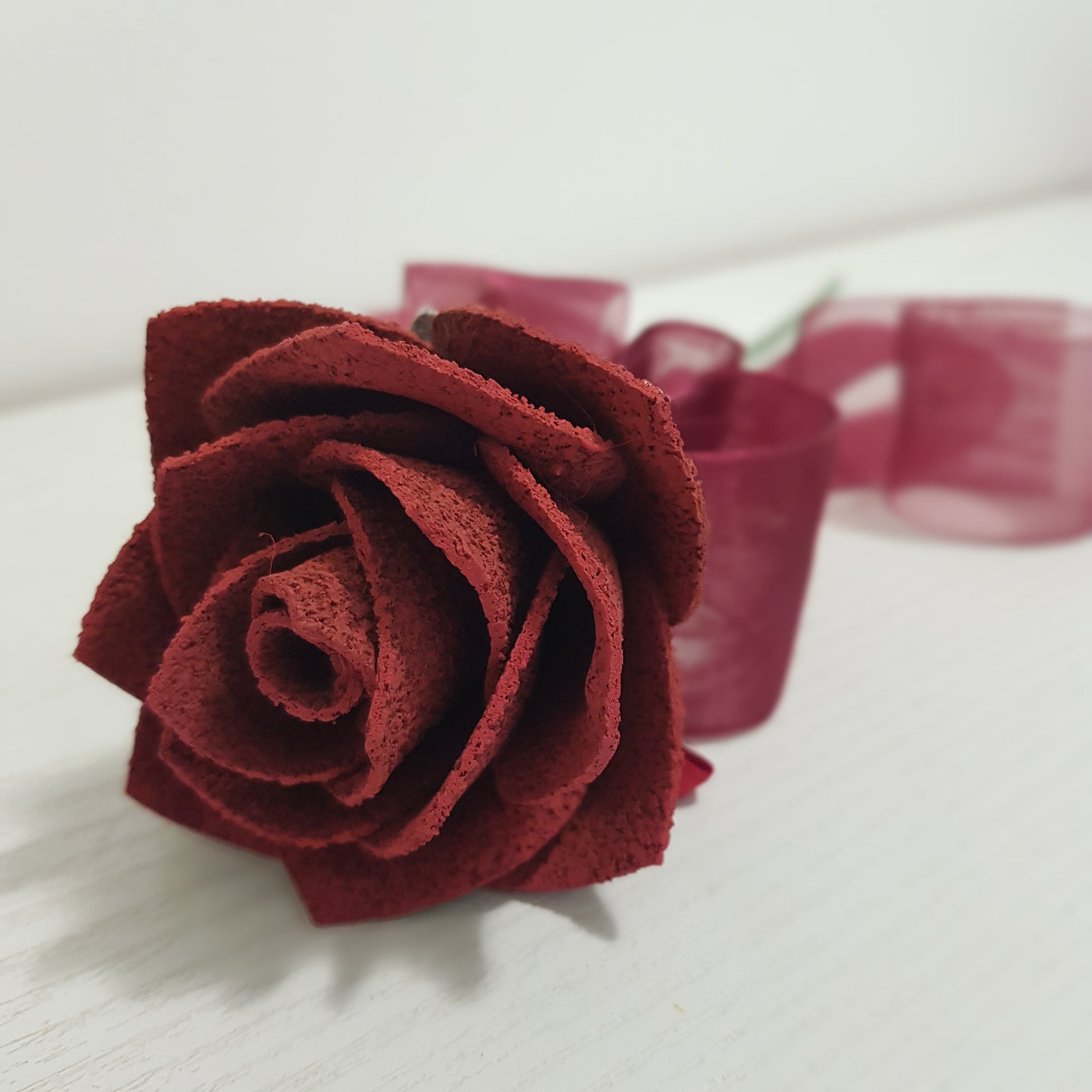 Rosa di Sughero con Stelo – Modello Rosa Divina Amaranto, Linea Petali di Sughero - Fabris Solutions 