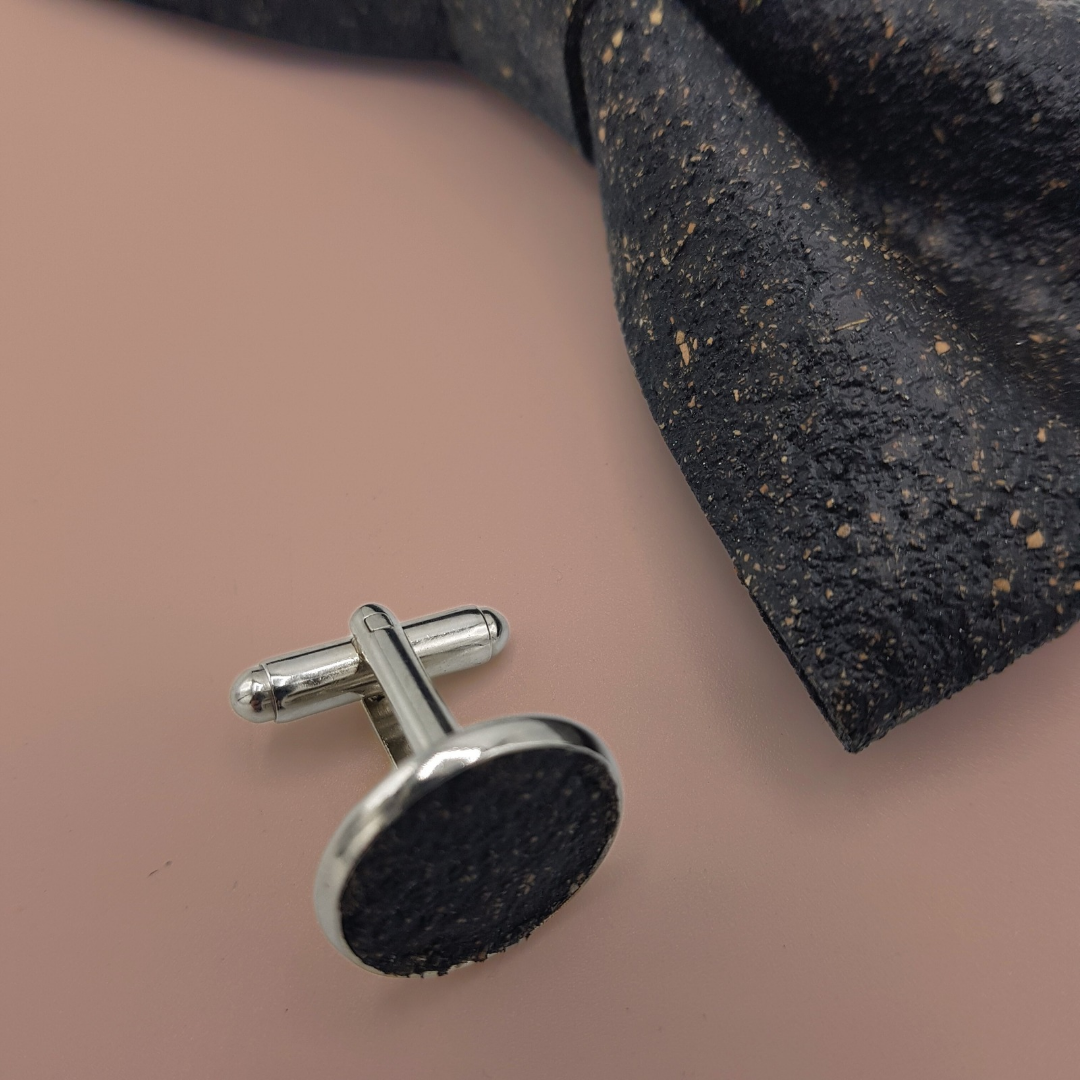 Set Papillon e Gemelli in Sughero Slate Charm con Scatola di Latta – Elegante Accessorio Uomo - Fabris Solutions 