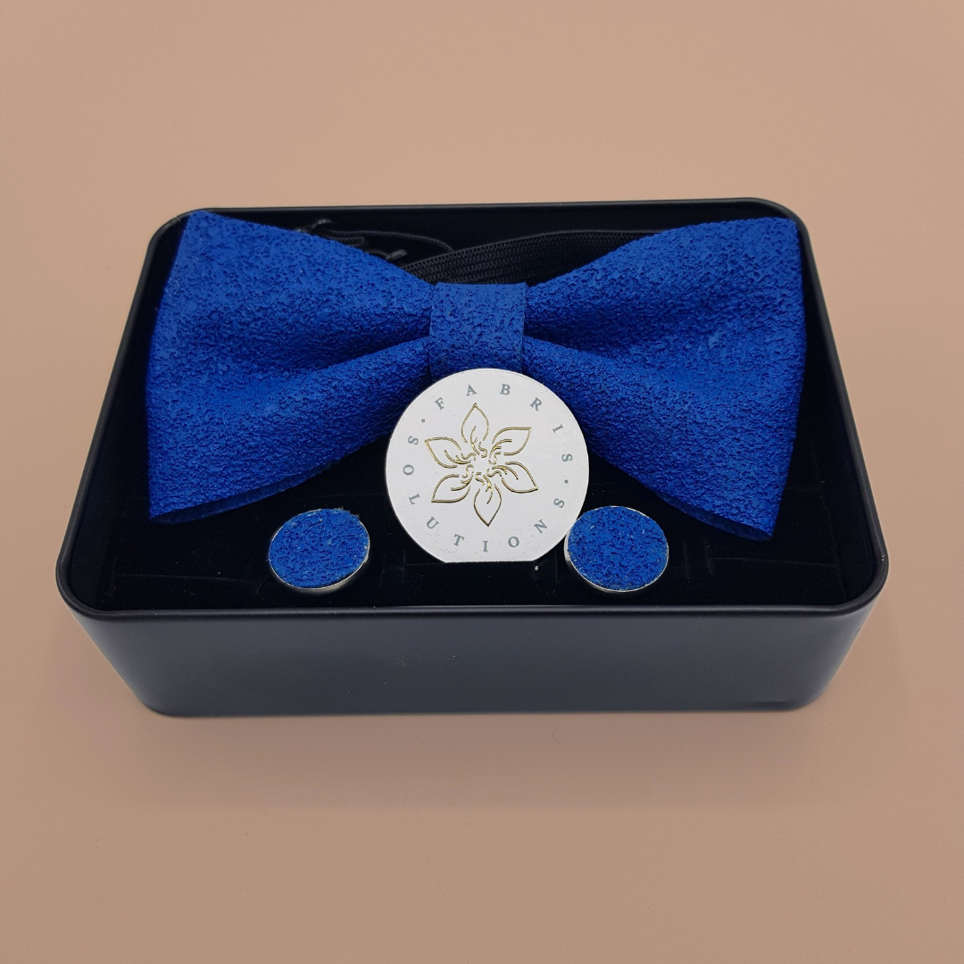 Set Papillon e Gemelli in Sughero Cobalt Dream con Scatola di Latta – Elegante Accessorio Uomo - Fabris Solutions 