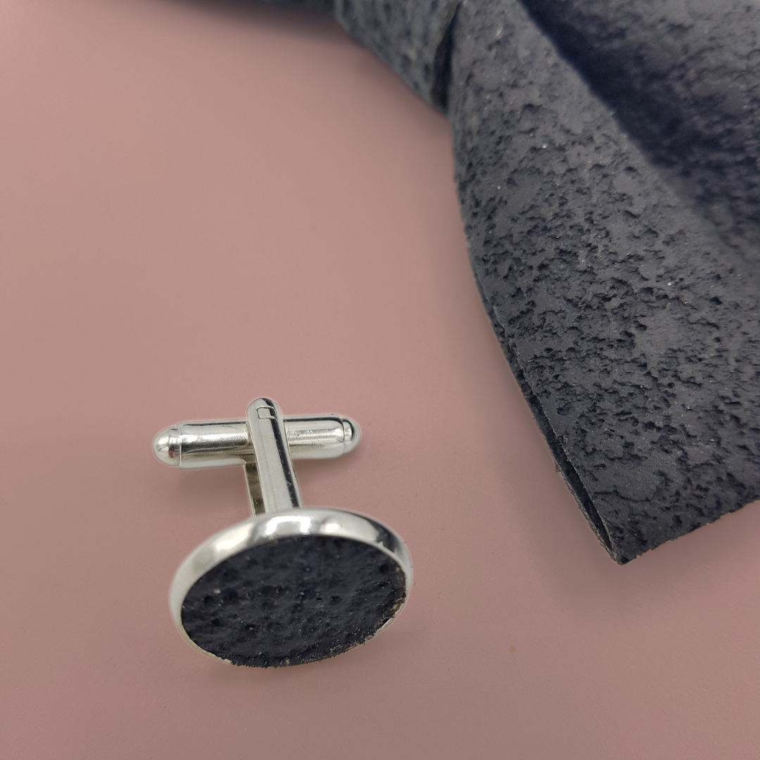 Set Papillon e Gemelli in Sughero Black Velvet con Scatola di Latta – Elegante Accessorio Uomo - Fabris Solutions 