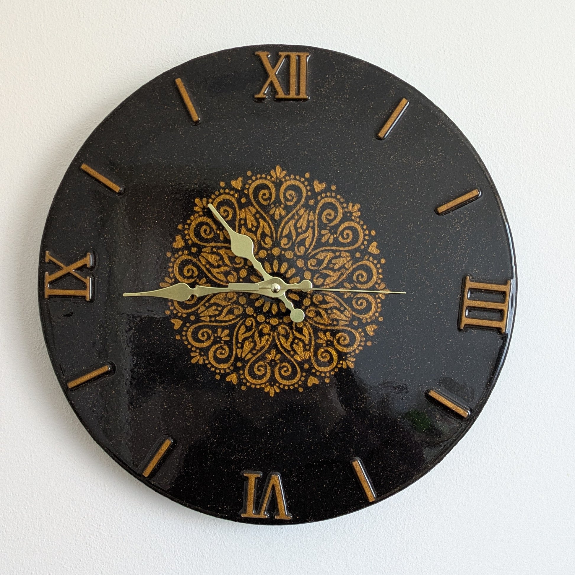 Orologio da parete "Mandala Oro" - Numeri Romani -Pezzo unico - Fabris Solutions 