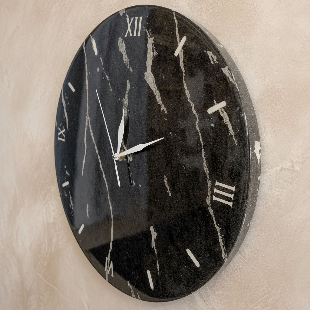 Orologio da parete "Marmo Lucido" - Numeri Romani - Un pezzo unico - Fabris Solutions 