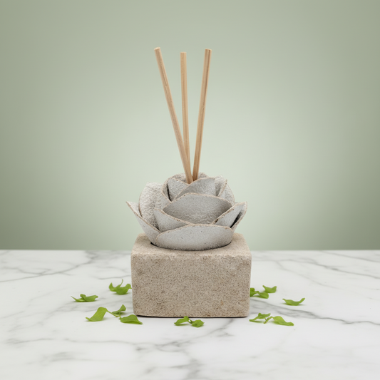 Linea Petali di Sughero: Diffusori Eleganti - Modello Rosa Moderna - Colore bianco - Fabris Solutions 