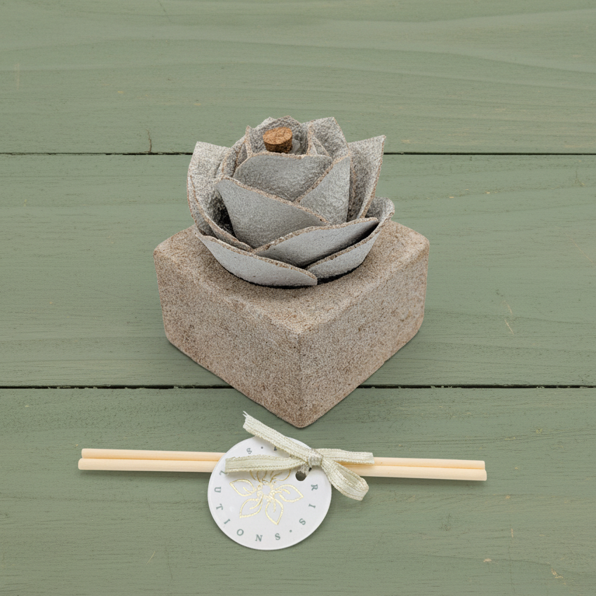 Linea Petali di Sughero: Diffusori Eleganti - Modello Rosa Moderna - Colore bianco - Fabris Solutions 