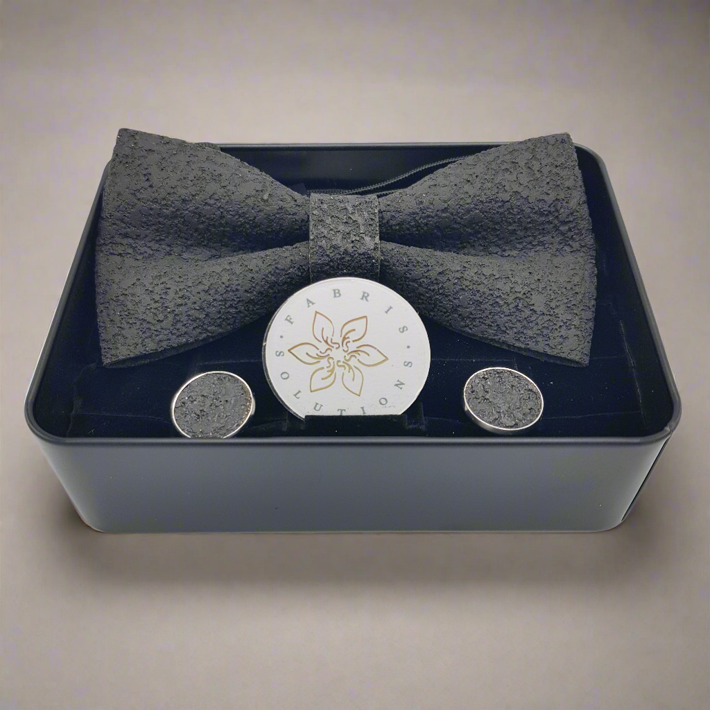 Set Papillon e Gemelli in Sughero Black Velvet con Scatola di Latta – Elegante Accessorio Uomo - Fabris Solutions 