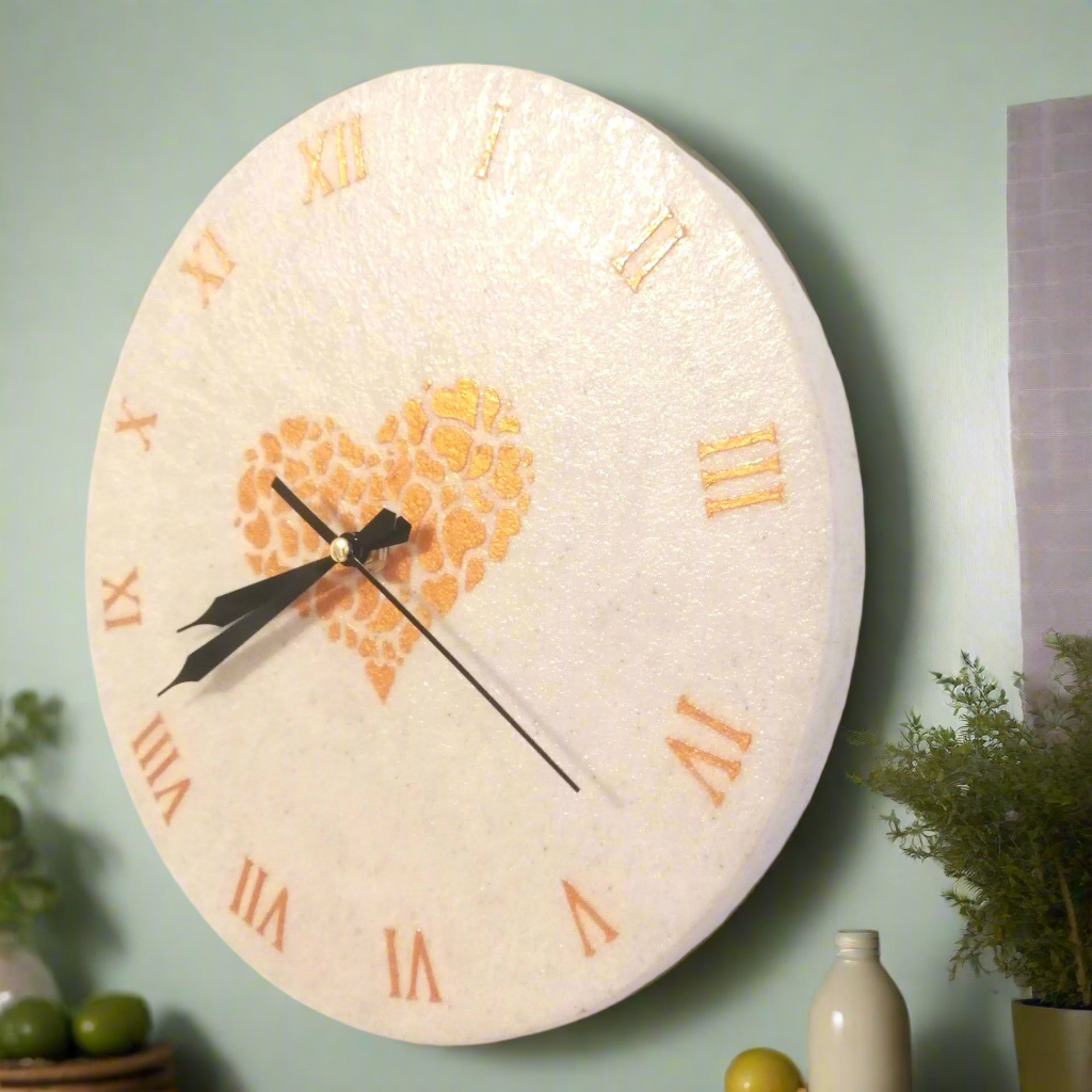 Orologio da parete "Crema con Cuore" - Un pezzo unico per il tuo arredamento - Fabris Solutions 