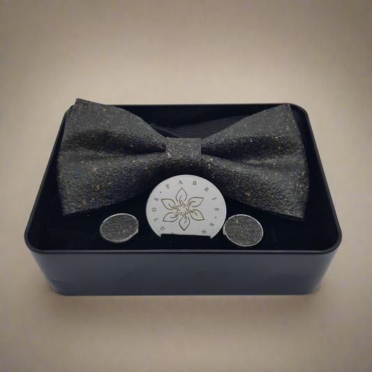 Set Papillon e Gemelli in Sughero Slate Charm con Scatola di Latta – Elegante Accessorio Uomo - Fabris Solutions 