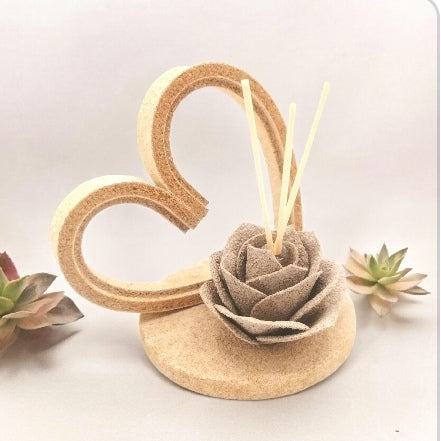 Linea Petali di Sughero: Diffusori Eleganti - Modello Rosa Incantata - Colore sabbia - Fabris Solutions 